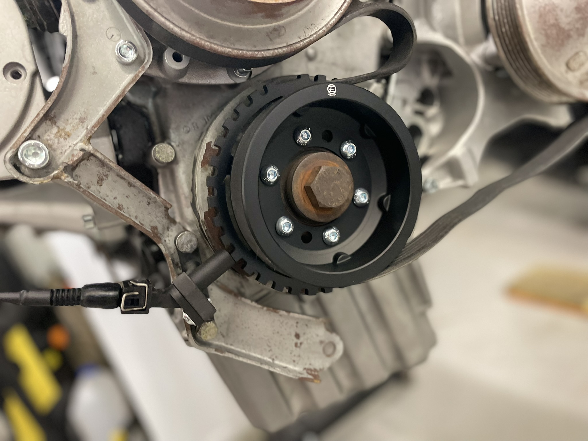 Pulley Sensor M102-16 Crankshaft pulley with trigger wheel and sensor - Elbe Engineering